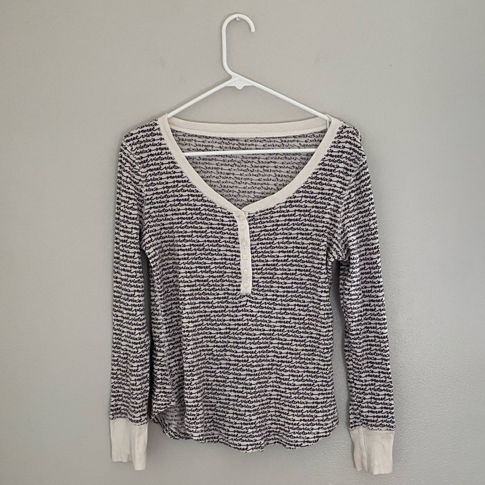 Women’s Victoria’s Secret White Cursive Logo Pattern Thermal Pajama Set Size S - Picture 2 of 11